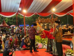 Ribuan Warga Padati Alun-Alun Merdeka, Pemkab Ngawi Gelar Wayang Kulit Semalam Suntuk