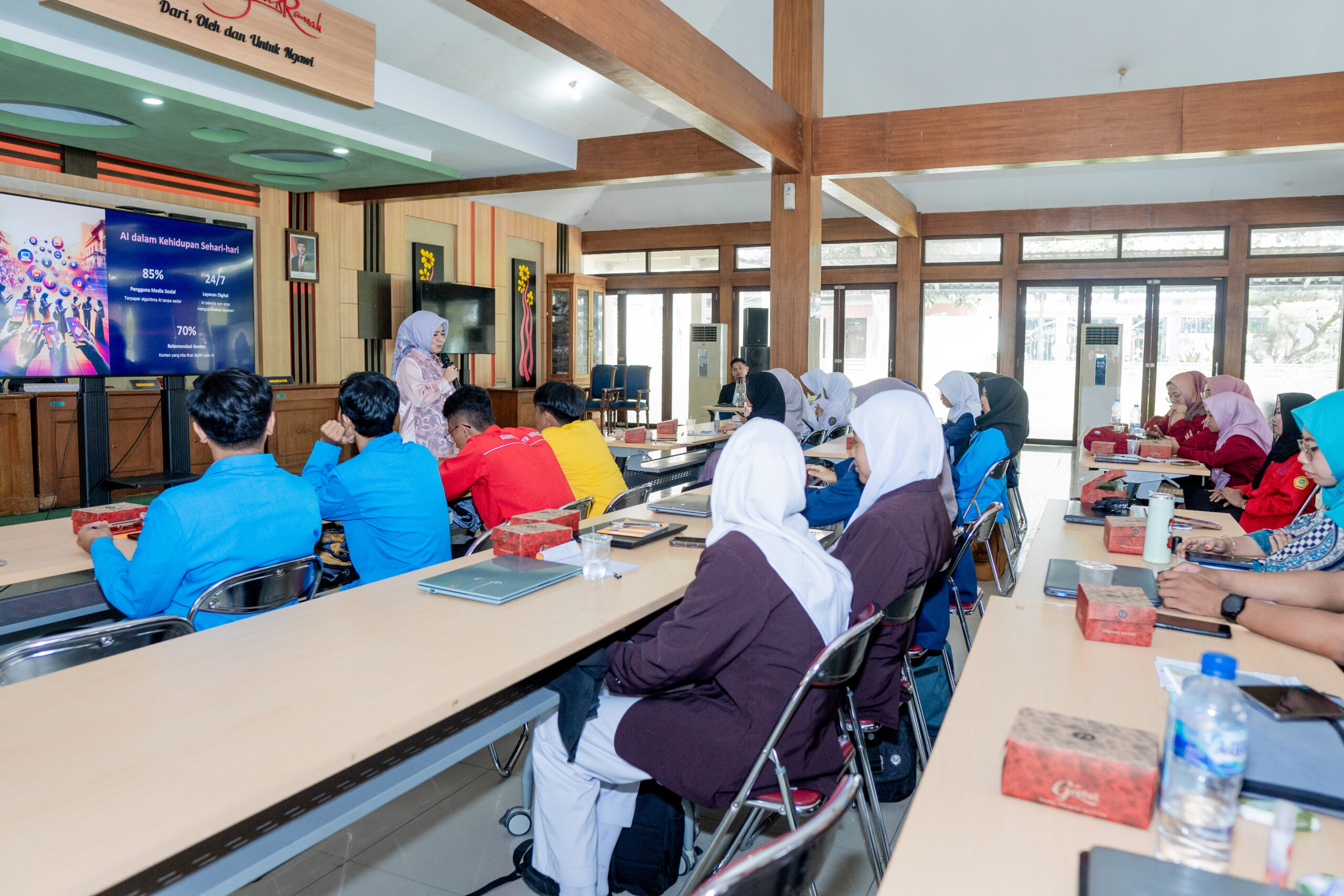 permateri Dr. Umi dari UNITOMO SUrabaya