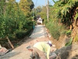 Tingkatkan Perekonomian Masyarakat, Pemdes Jaten Realisasikan DD 2025 Untuk Pembangunan Infrastruktur Pavingisasi Jalan