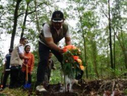 Tanam 4.500 Pohon, Pemkab Ngawi dan PDAM Tirto Kertonegoro Perkuat Perlindungan Alam Lereng Gunung Lawu