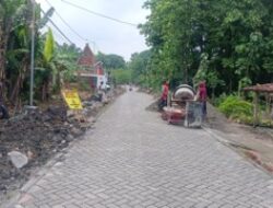 Pemdes Babadaan Perkuat Jalan dengan Pembangunan Tembok Penahan tanah (TPT)