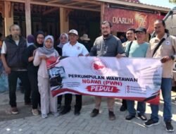 Ringankan Beban Warga Terdampak Kekeringan, PWN Bersama BPBD Ngawi Salurkan Bantuan Air Bersih di Desa Bangunrejo